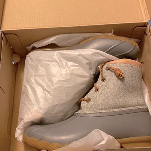 Women’s Sperry boots brand new in box size 8. Dark grey.